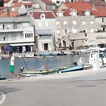 Kuca Redini 아파트 수티반