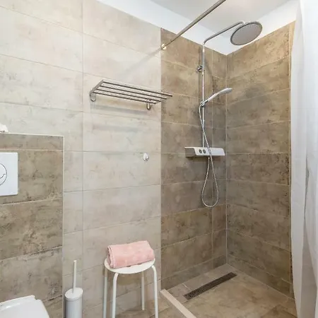 Apartment Kuca Redini